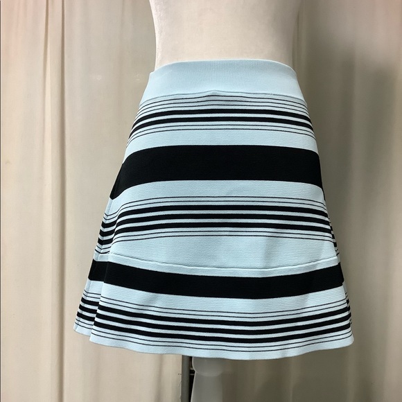 A.L.C Striped Mini Pull On Skirt Lovers + Friends ribbed cropped sweater - Picture 8 of 16